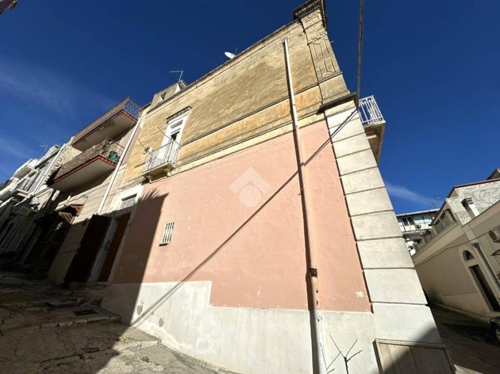 casa indipendente in vendita a Canosa di Puglia