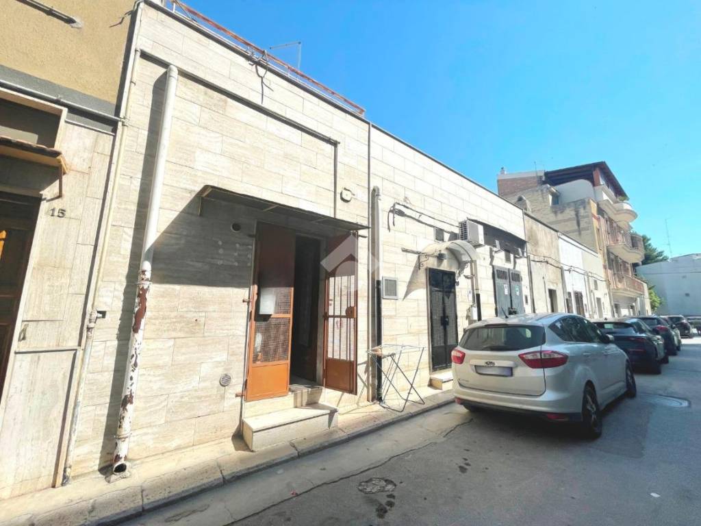casa indipendente in vendita a Canosa di Puglia