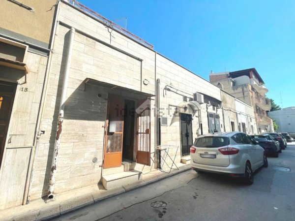 casa indipendente in vendita a Canosa di Puglia
