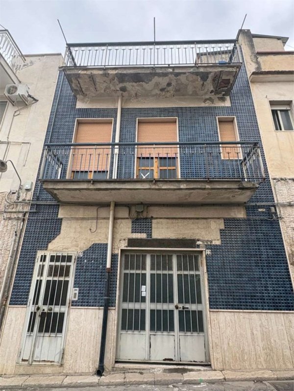 casa indipendente in vendita a Canosa di Puglia