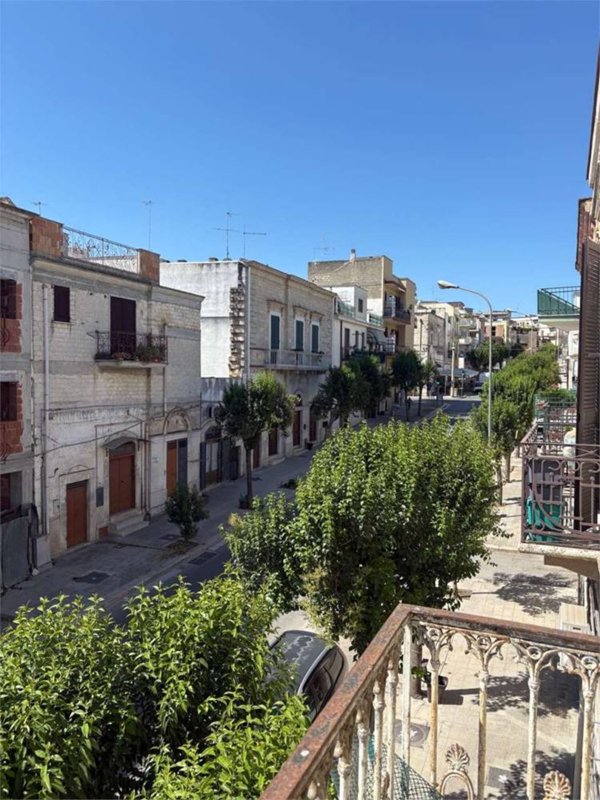 casa indipendente in vendita a Canosa di Puglia