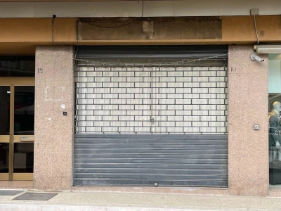 locale commerciale in vendita a Canosa di Puglia