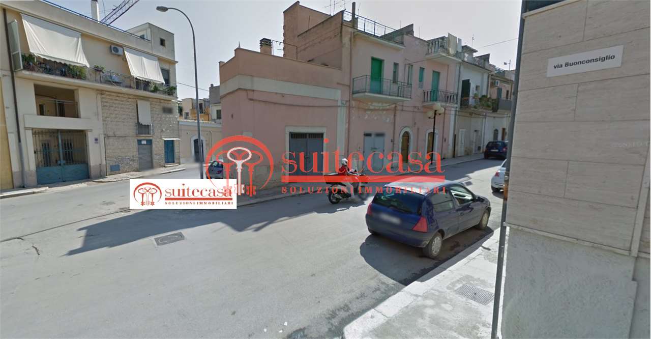 negozio in vendita a Canosa di Puglia