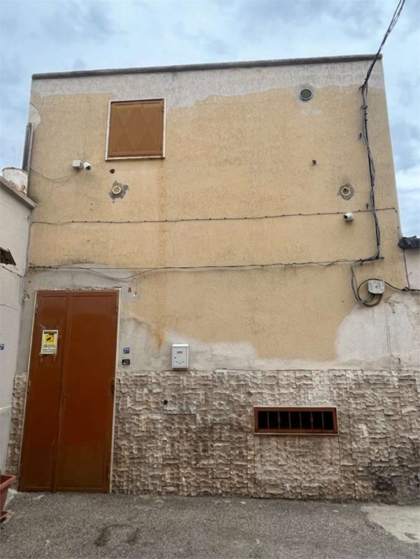 casa indipendente in vendita a Canosa di Puglia