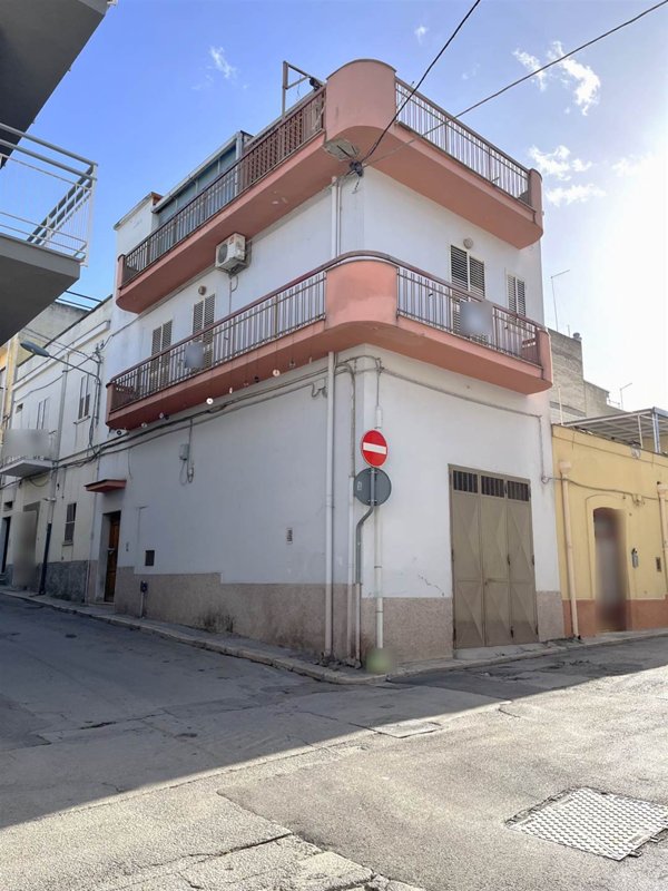 casa indipendente in vendita a Canosa di Puglia