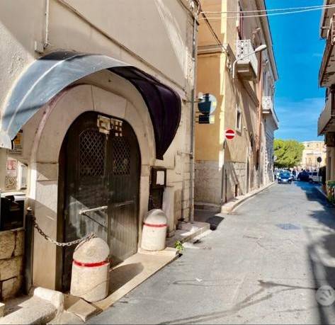 negozio in vendita a Canosa di Puglia