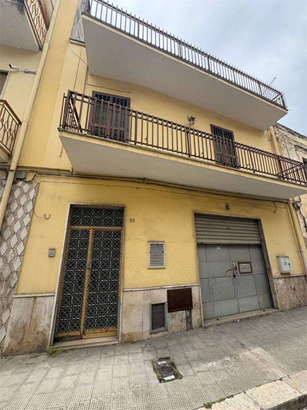 casa indipendente in vendita a Canosa di Puglia