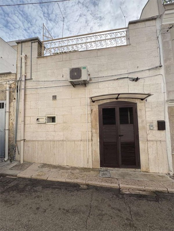 casa indipendente in vendita a Canosa di Puglia