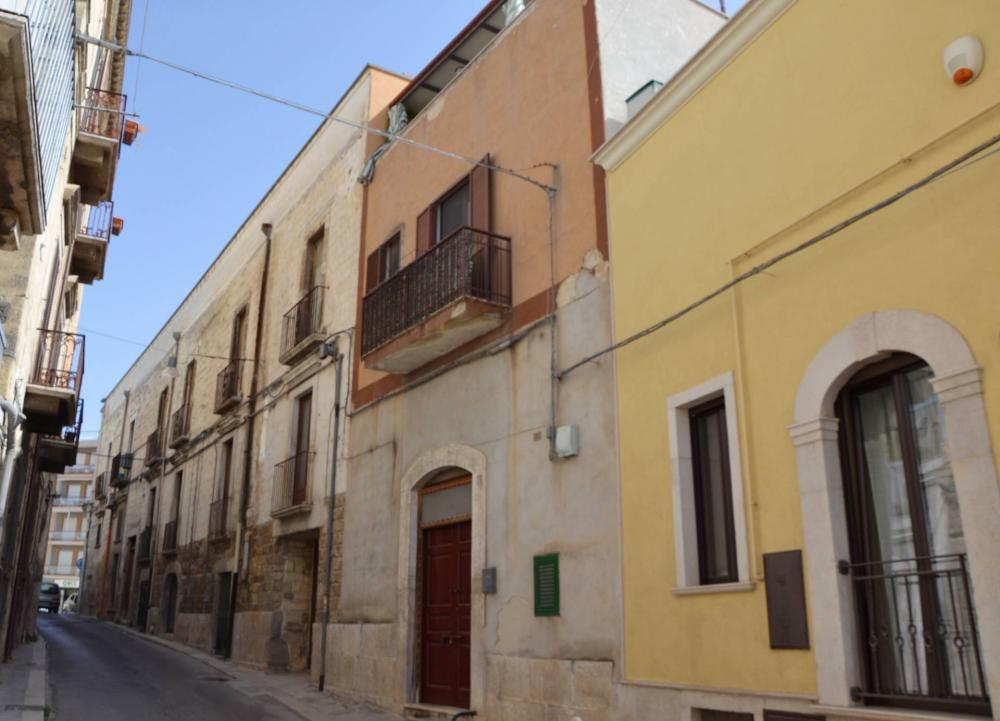 casa indipendente in vendita a Canosa di Puglia
