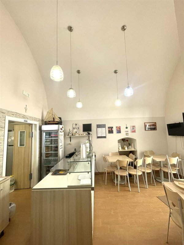 negozio in vendita a Canosa di Puglia