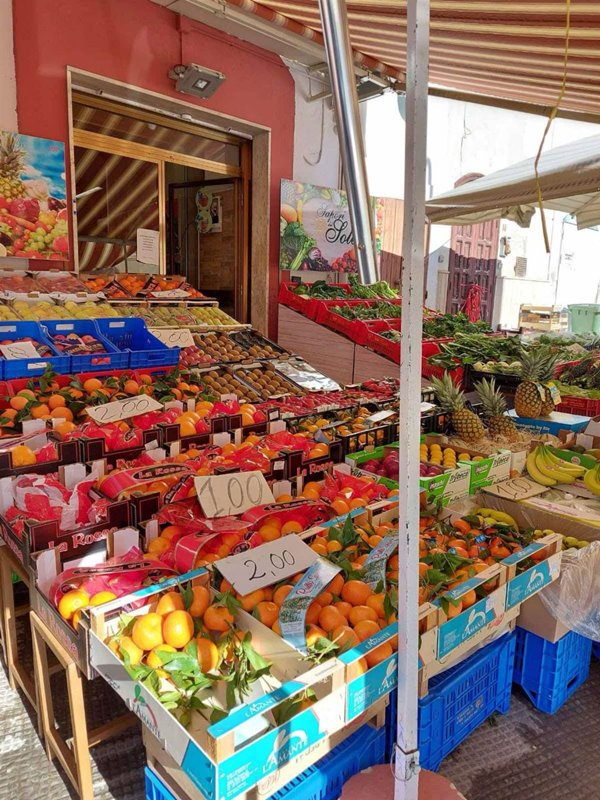 negozio in vendita a Canosa di Puglia