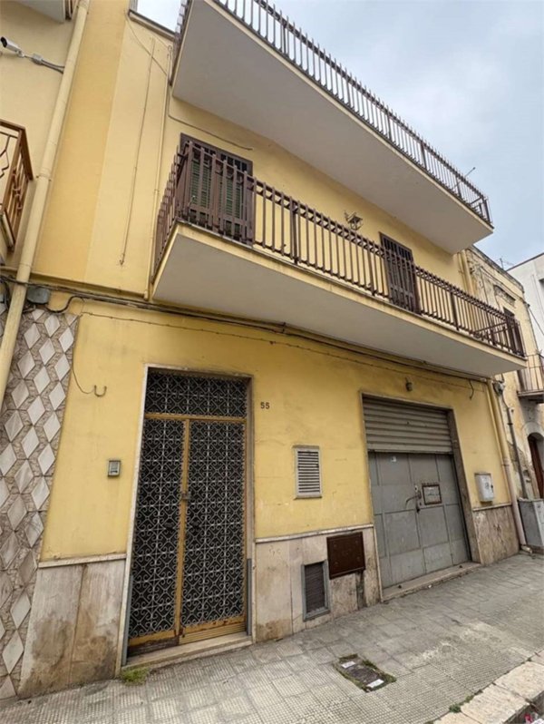 casa indipendente in vendita a Canosa di Puglia