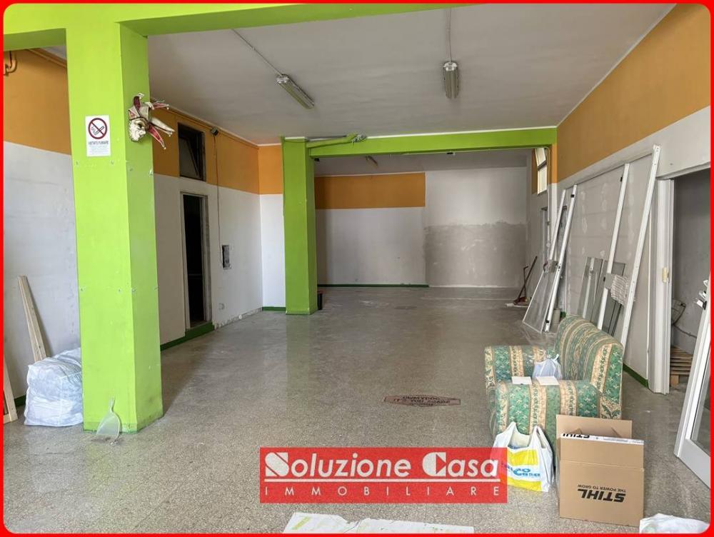 locale commerciale in vendita a Canosa di Puglia