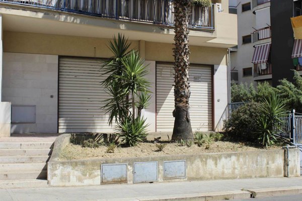 locale commerciale in vendita a Canosa di Puglia