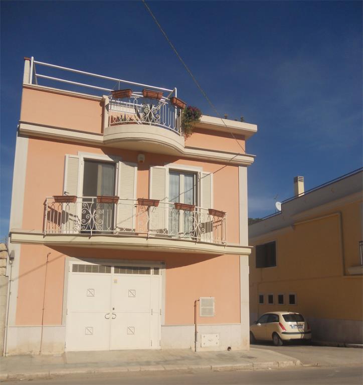 casa indipendente in vendita a Canosa di Puglia