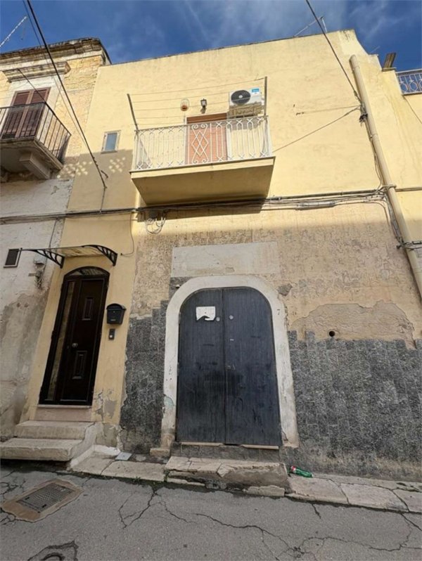 casa indipendente in vendita a Canosa di Puglia