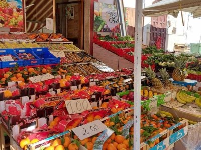 negozio in vendita a Canosa di Puglia