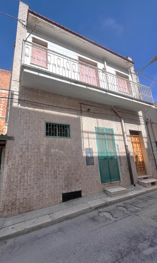 casa indipendente in vendita a Canosa di Puglia