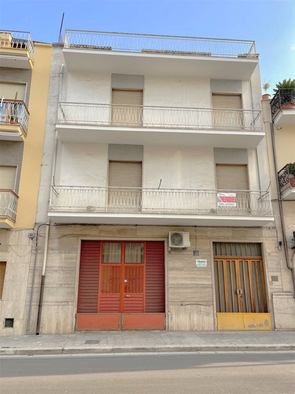 casa indipendente in vendita a Canosa di Puglia