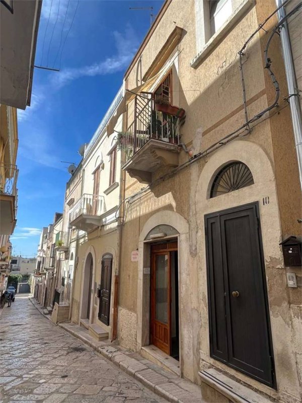 casa indipendente in vendita a Canosa di Puglia