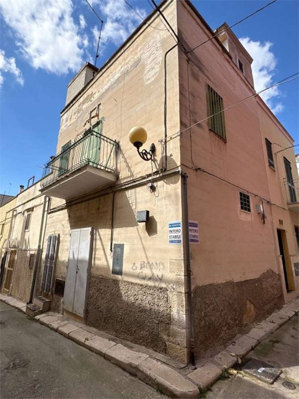 casa indipendente in vendita a Canosa di Puglia