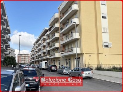 negozio in vendita a Canosa di Puglia