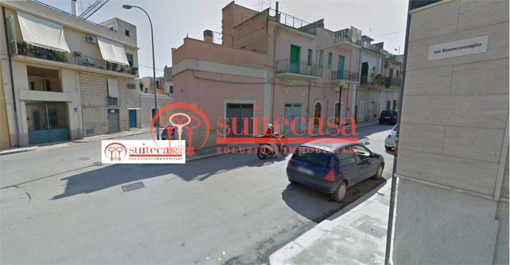 negozio in vendita a Canosa di Puglia