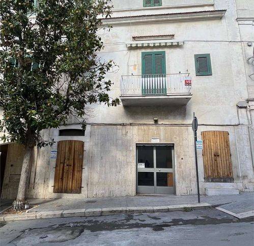 intera palazzina in vendita a Canosa di Puglia