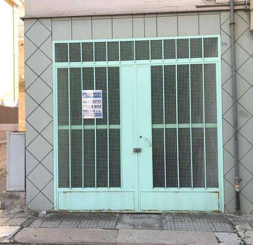 negozio in vendita a Canosa di Puglia