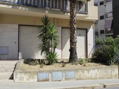 locale commerciale in vendita a Canosa di Puglia