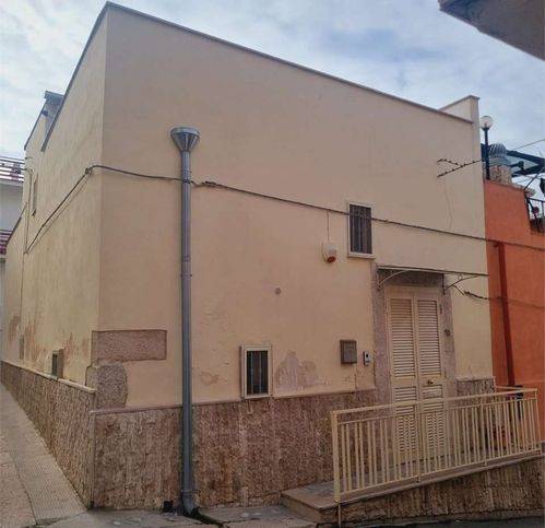 casa indipendente in vendita a Canosa di Puglia