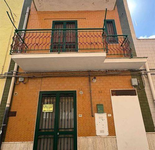 casa indipendente in vendita a Canosa di Puglia