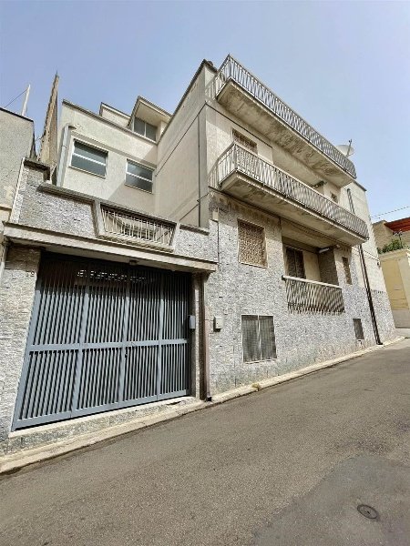 casa indipendente in vendita a Canosa di Puglia