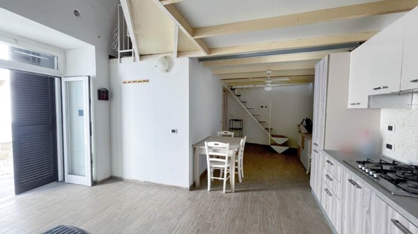 casa indipendente in vendita a Canosa di Puglia