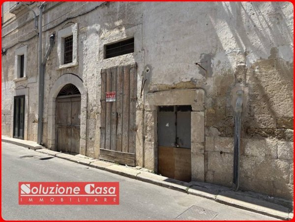 casa indipendente in vendita a Canosa di Puglia