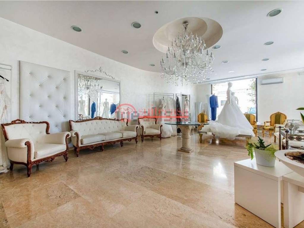 negozio in vendita a Canosa di Puglia