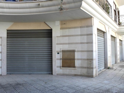 locale commerciale in vendita a Canosa di Puglia