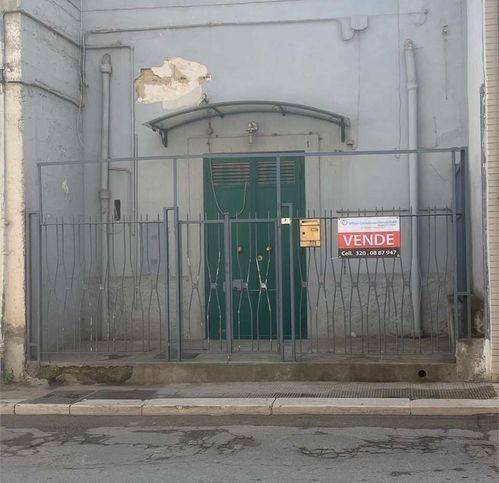 casa indipendente in vendita a Canosa di Puglia