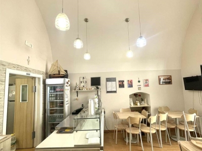 negozio in vendita a Canosa di Puglia