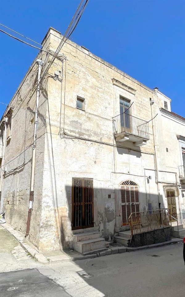 casa indipendente in vendita a Canosa di Puglia