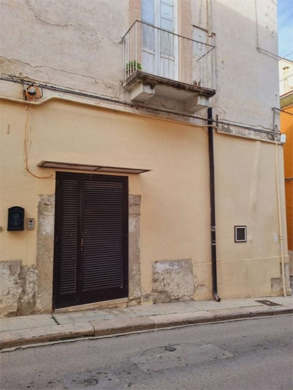 casa indipendente in vendita a Canosa di Puglia