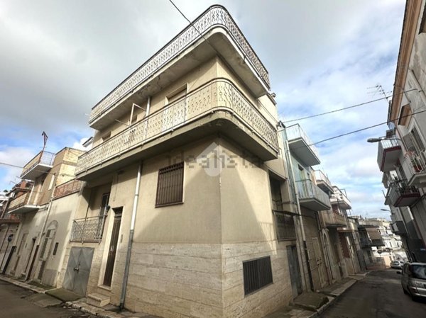 casa indipendente in vendita a Canosa di Puglia