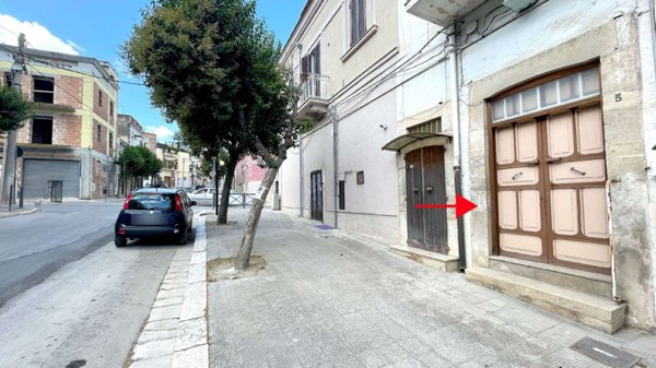 casa indipendente in vendita a Canosa di Puglia