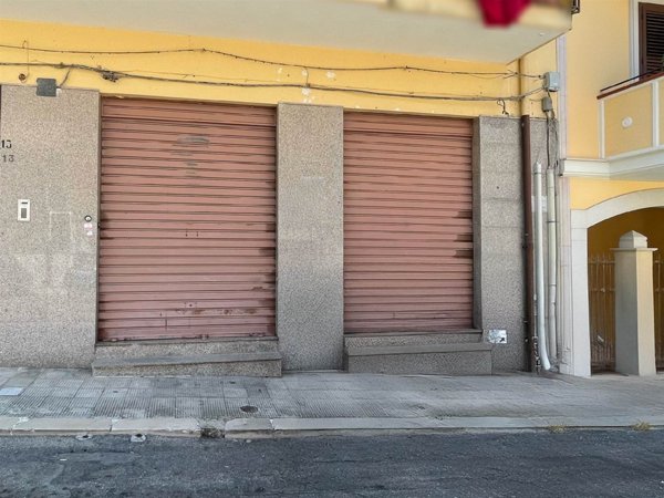 locale commerciale in vendita a Canosa di Puglia