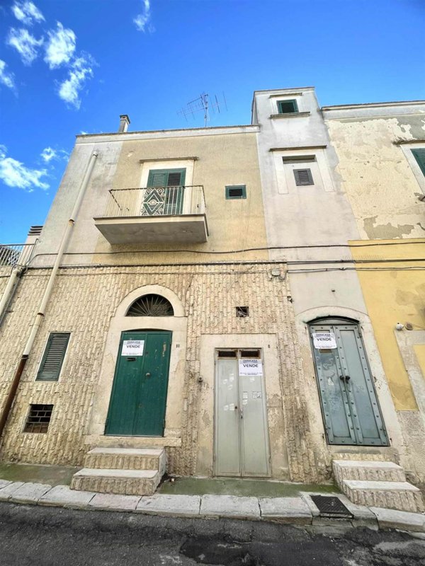 casa indipendente in vendita a Canosa di Puglia