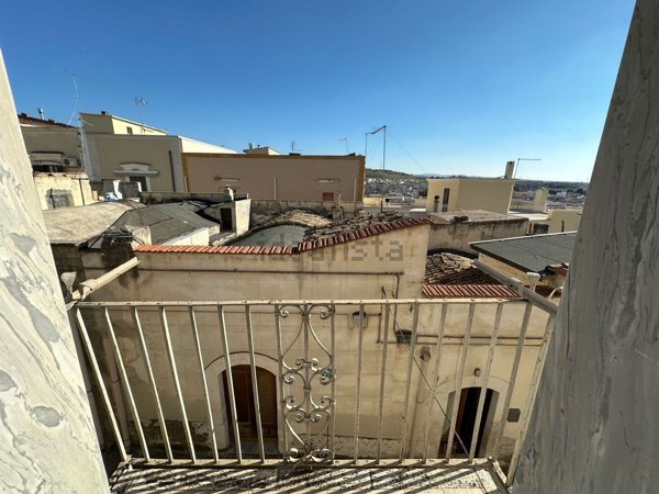 casa indipendente in vendita a Canosa di Puglia