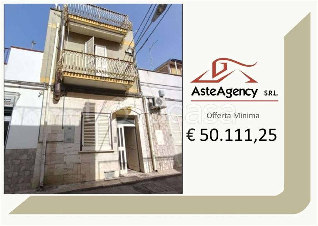 casa indipendente in vendita a Canosa di Puglia