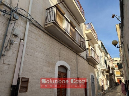 casa indipendente in vendita a Canosa di Puglia