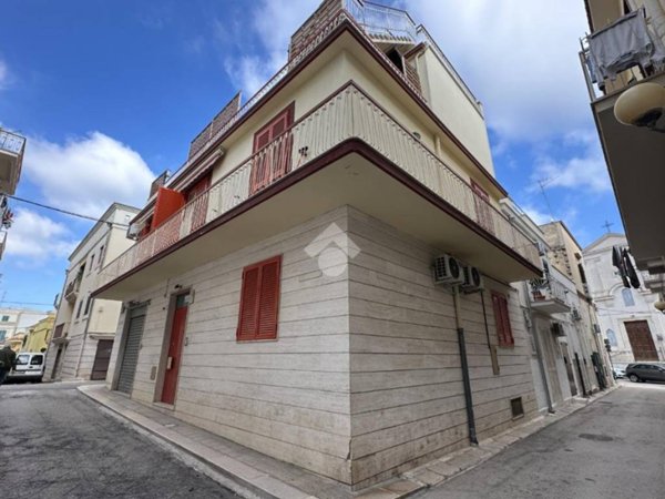 casa indipendente in vendita a Canosa di Puglia