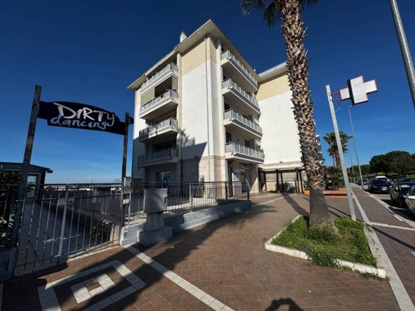 negozio in vendita a Canosa di Puglia